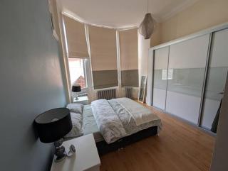 Charming Old Town Apartment - Hull - 2