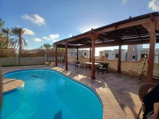 Villa with private pool - Qaryat Shurūq - 0