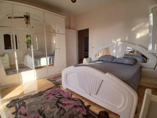 Villa with private pool - Qaryat Shurūq - 5