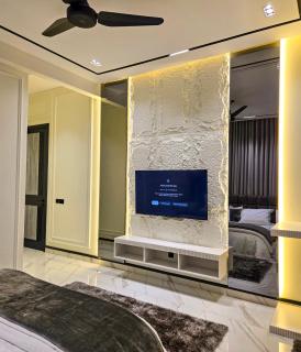 The White Suites - by the Creek - Karachi - 4