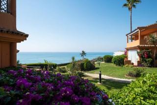 Beachfront 3BR Townhouse with pool in Estepona - 1