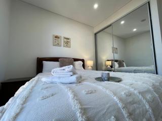 Cozy New 2BR & Near Airport, Mall & Transit - Sídney - 5