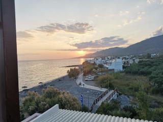 Stratos Sunset House - 7