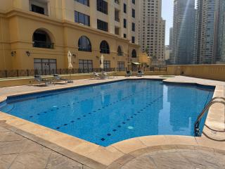Large 5-BR JBR Apartment, Perfect for Families, Easy Beach Access - 4