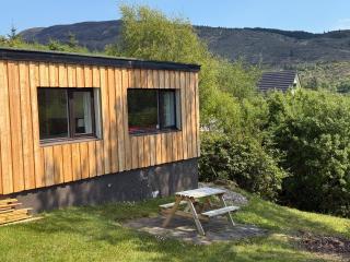 1 Bedroom Cabin with Mountain & Loch Views - Quiet Location between Glencoe & Ben Nevis - Corran - 0