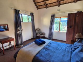 Thekwane Nest and Ondini Self catering cottages - Drakensberg Gardens - 6