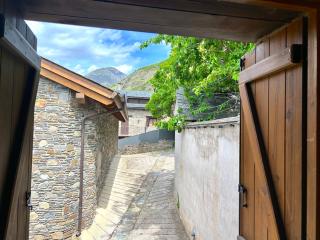 Refugi de pedra i fusta amb encant by RURAL D'ÀNEU - Isavarre - 5