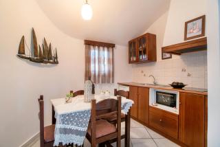 Sunrock Suites - Villa Menexes - Stelida - 4