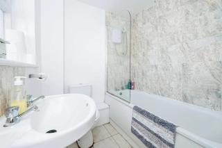 4 Bedroom House For Corporate Stays in Kettering - Kettering - 7