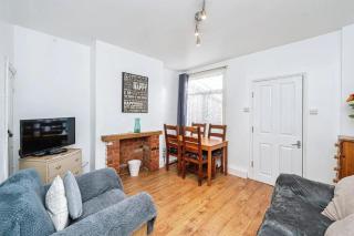 4 Bedroom House For Corporate Stays in Kettering - Kettering - 1