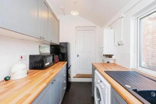 4 Bedroom House For Corporate Stays in Kettering - Kettering - 2