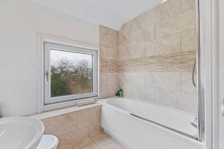 4 to 5 bedroom house near Burton Latimer, Isham and Welly - Isham - 5