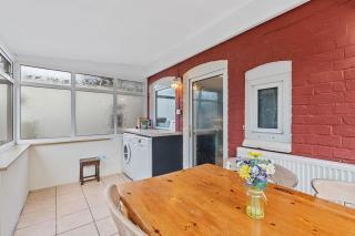4 to 5 bedroom house near Burton Latimer, Isham and Welly - Isham - 4