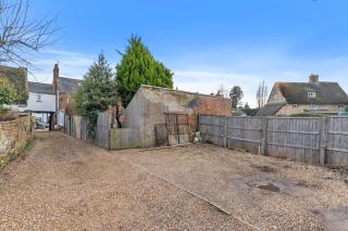 4 to 5 bedroom house near Burton Latimer, Isham and Welly - Isham - 1