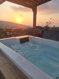 צלילי השקט- היורט מול הנוף - 9