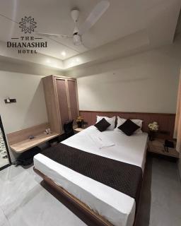 Hotel Dhanashri - Solapur - 9