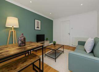 Delightful 2 Bed Flat near Old Street Station - 3