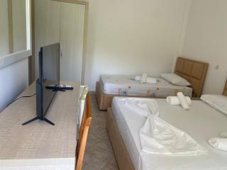 Hotel Dini - Valona - 4