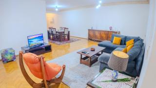 2BR Apartment Nile View Zamalek Prime Spot - Kairo - 2