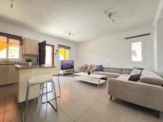 Wealthystays 3BR Terrace BBQ Villa with pool - Liopetri - 5