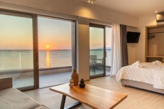 Palm Beach Luxury Seafront Suites - Hersonissos - 0