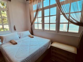 Beachfront Family Bungalow with Seaview Pool, KTV, Pool, PS5, Speaker System, BBQ & more!! - Tanjung Bungah - 1