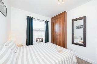 4 Bedroom House For Corporate Stays in Kettering - Kettering - 1