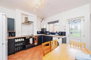 4 Bedroom House For Corporate Stays in Kettering - Kettering - 9
