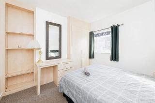 4 Bedroom House For Corporate Stays in Kettering - 5