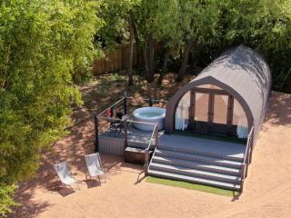 Stonelake Lodges - Birch Bank lakeside lodge with hot tub - - 0
