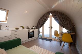 Stonelake Lodges - Birch Bank lakeside lodge with hot tub - - 6