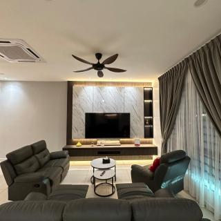 Kluang Family Homestay For 11pax,Taman Tasik Indah - Kluang - 0