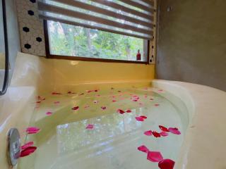 Tarragon Leisure - 1