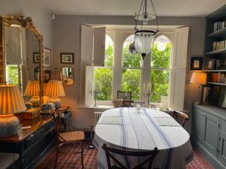 B & B Ryde - - 7