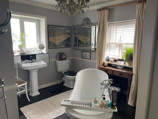 B & B Ryde - - 3