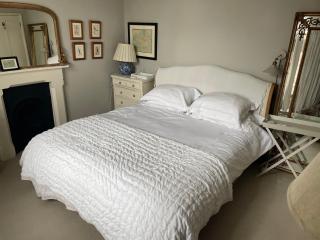 B & B Ryde - - 1