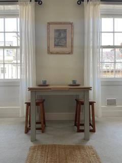Stylish 2BR with WiFi - Bath - 7
