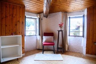 Attic at the foot of the Mountain - Brunate - 8