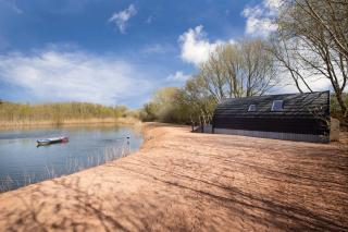 Stonelake Lodges - Birch Bank lakeside lodge with hot tub - - 2