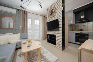 Spacious Apartment for 4 People with Air Conditioning by Noclegi Renters - Warsaw - 3