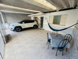 Casa de 2 Quartos à 5 min a Pé da Praia, com Churrasqueira e 3 Vagas de Garagem - Praia Grande - 4