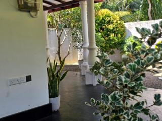 behind ocean villa - Weligama - 2