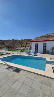 Duplex villa in a mountain farm with a swimming pools & garden,including breakfast فيلا دوبليكس غرفتين و صالة في مزرعة جبلية مع مسابح وحديقة مع إفطار - Hatta - 0