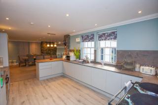 5 Bed Family Home Lochwinnoch - 1