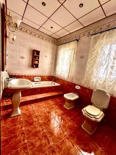 Triple room in Beautiful Artsy Maisonette - 6