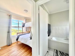 Fijnbosch Villa at Claptons - Jeffreys Bay - 5