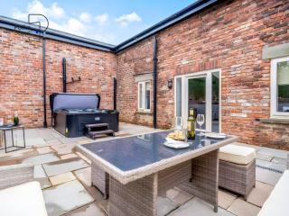 No 2 PolkaStays Ivy Farm Rosewood Cottage - - 6