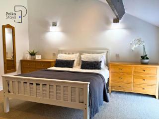 No 2 PolkaStays Ivy Farm Rosewood Cottage - - 4