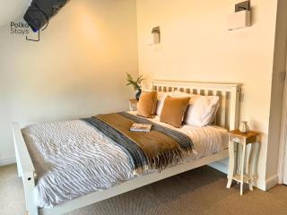 No 2 PolkaStays Ivy Farm Rosewood Cottage - - 3