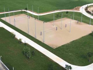 Super Chic Golf Apartment - 6